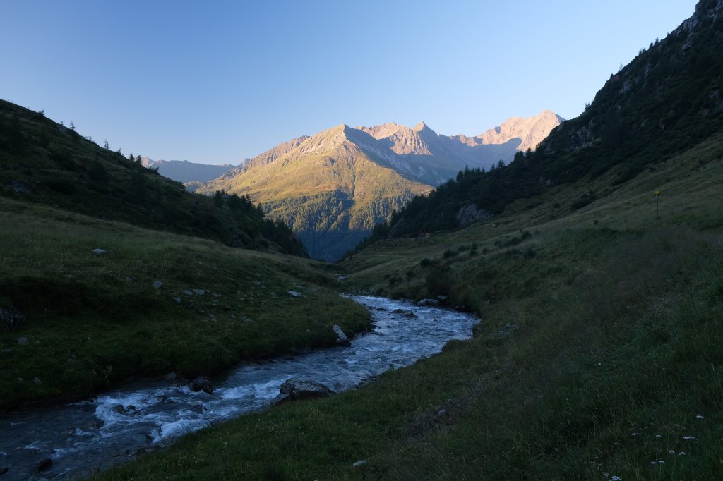 Zaduma w alpejskiej dolinie